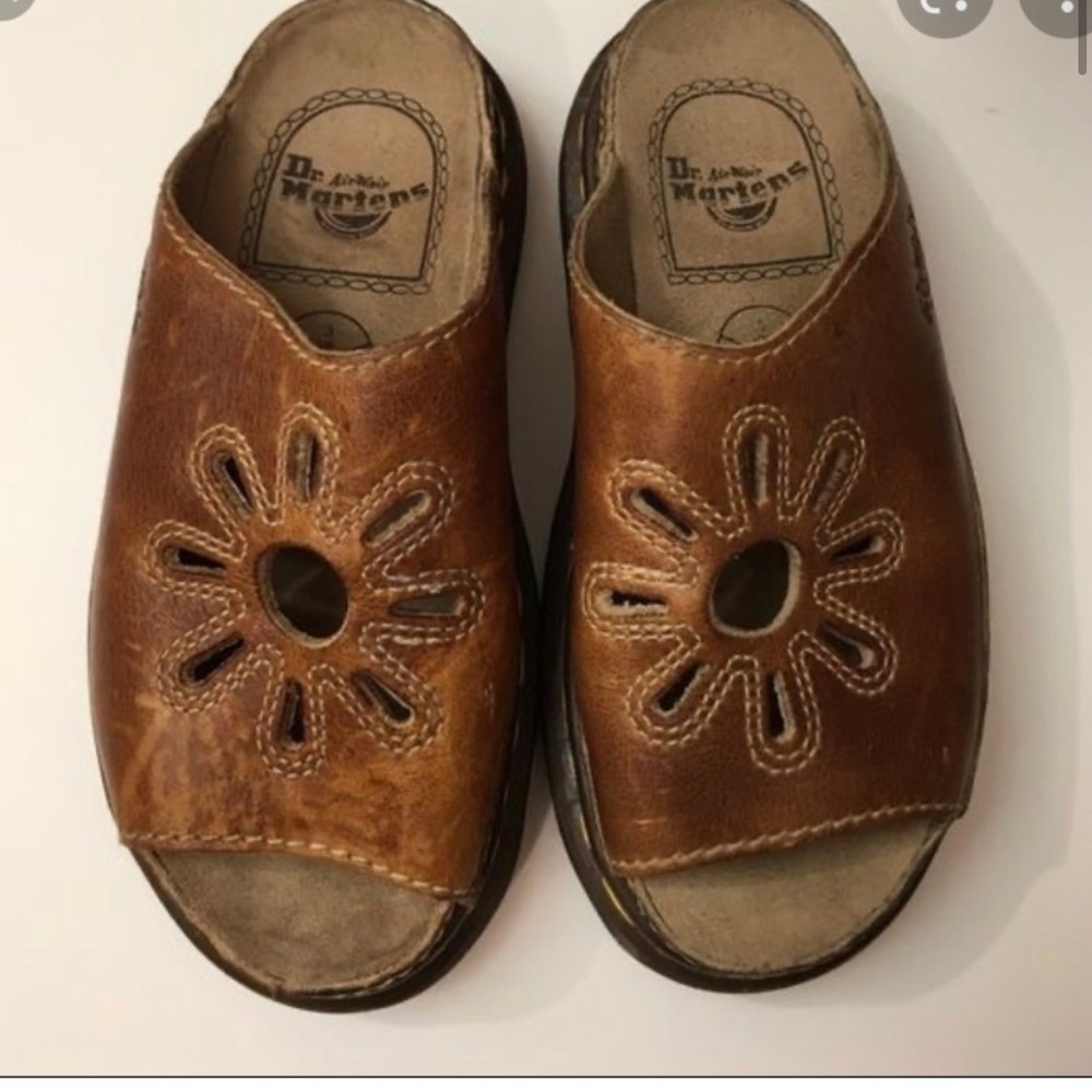 IN SEARCH OF THESE SHOES!! COMMENT OR DM IF YOURE SELLING